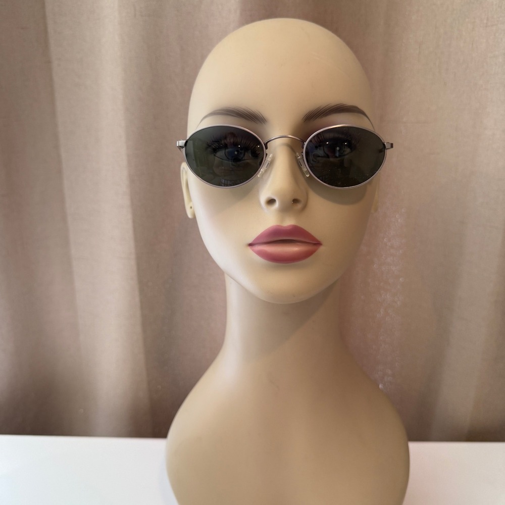RE 801 Vintage Oval Sunglasses Gunmetal Metal Frame Italy 46-22 135mm